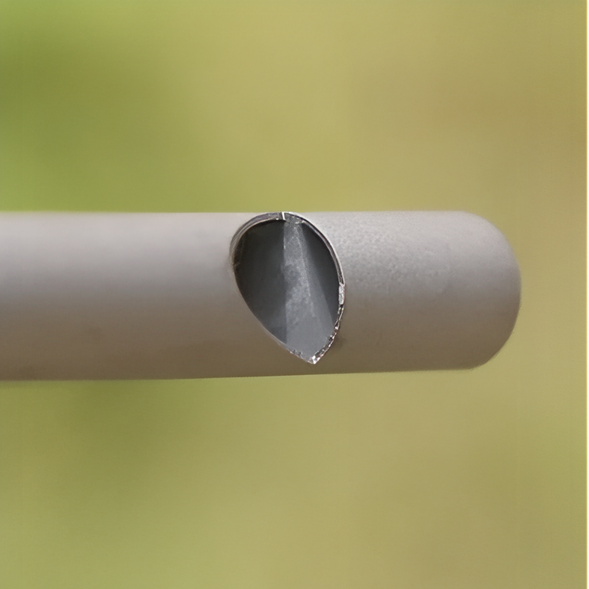 Sifflet de Randonnée Titanium gros plan détail embout - Gris