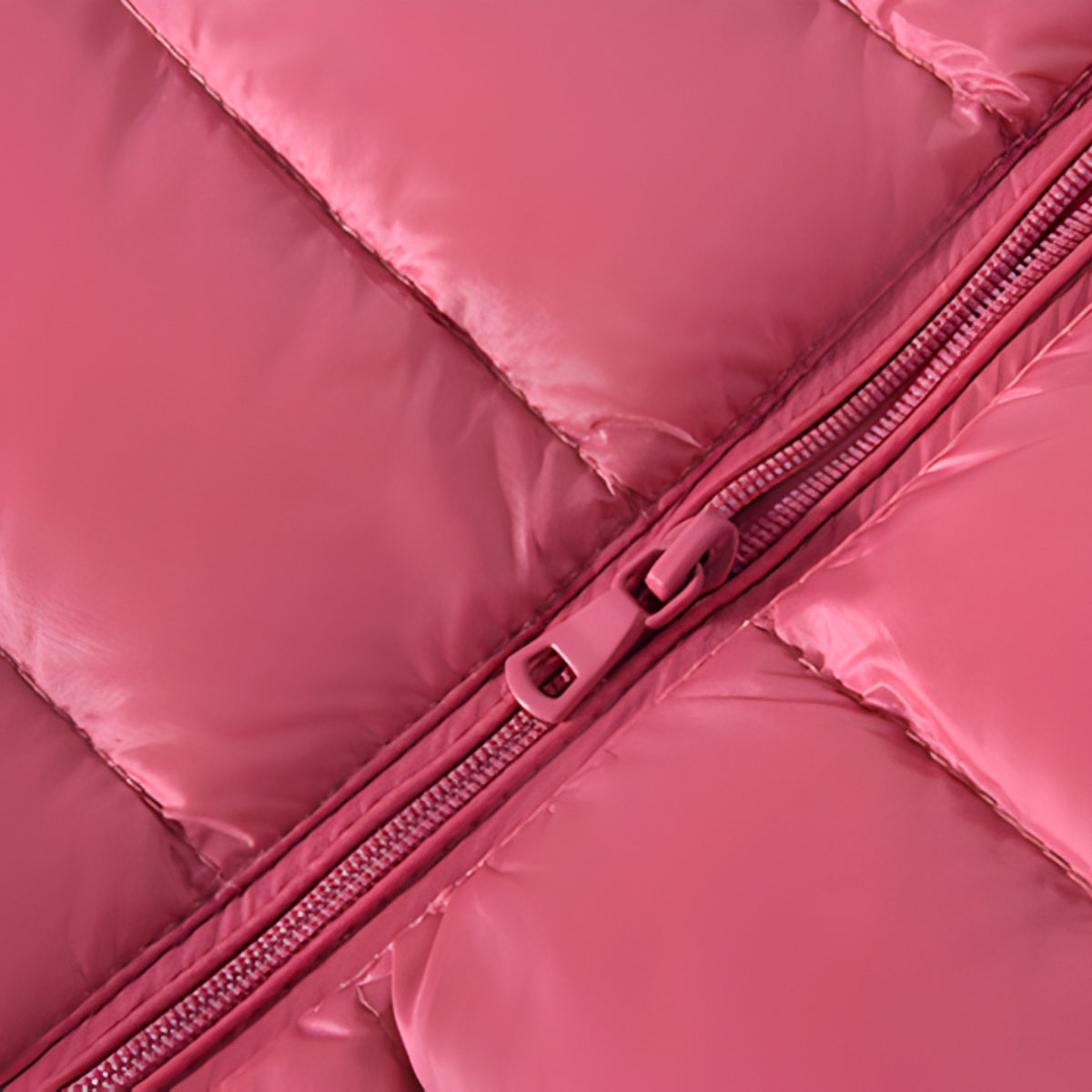 Doudoune Sans Manche Randonnée Femme gros plan fermeture zippée - Fuchsia - Violet - Rouge - Bordeaux - Taupe - Bleu Marine - Vert - Rose Poudré - Noir - Bleu Ciel